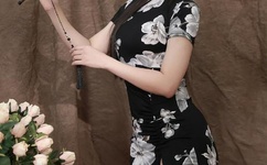 你看你的水喷得到处都是若若